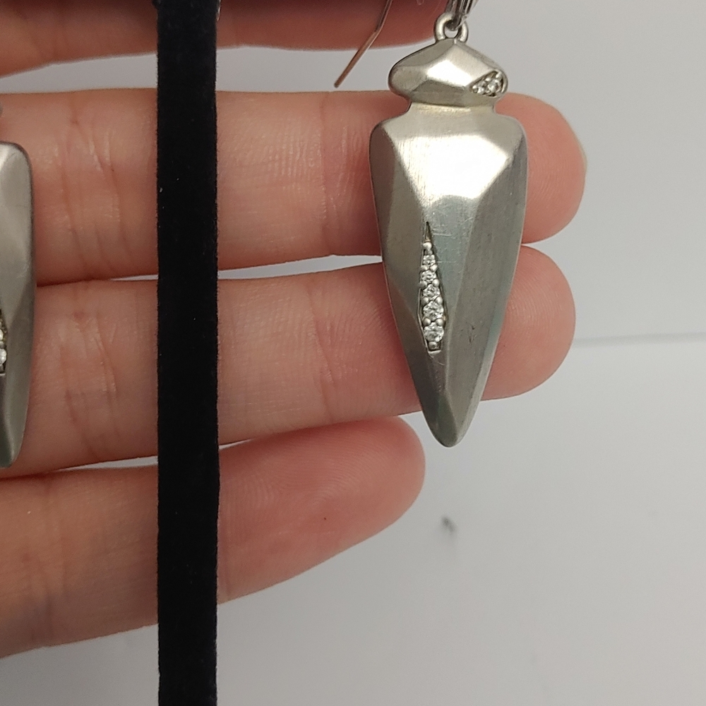 Kendra Scott Arrow Head Earrings - Picture 3 of 4